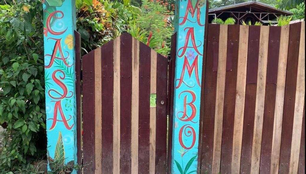 Casa Mambo Panzió Cahuita Kültér fotó