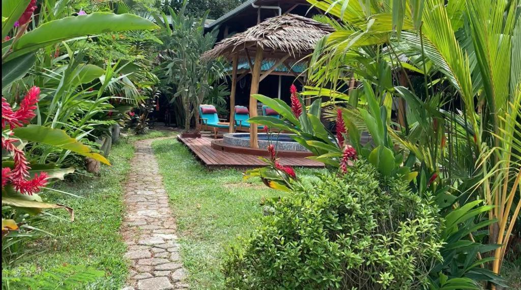 Casa Mambo Panzió Cahuita Kültér fotó